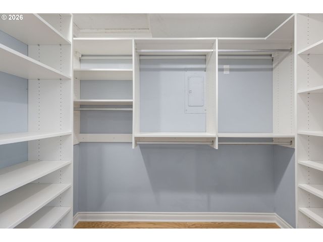 1899 COUNTRY CLUB Rd, Lake Oswego, OR 97034