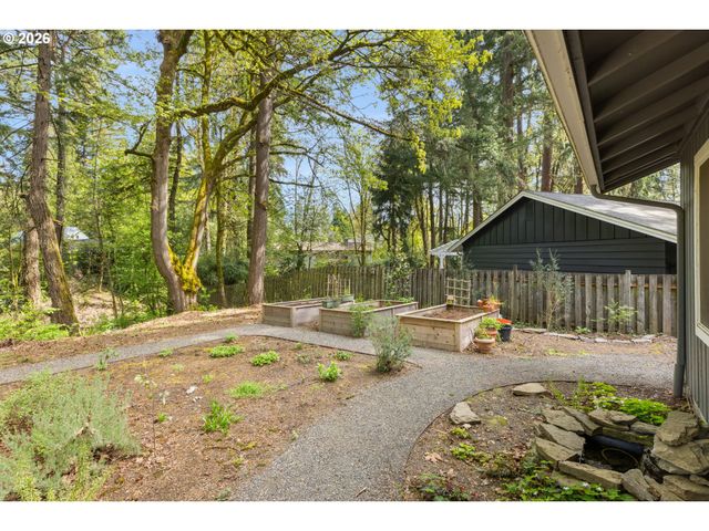 1899 COUNTRY CLUB Rd, Lake Oswego, OR 97034