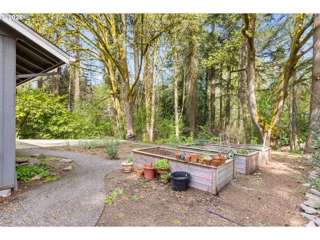 1899 COUNTRY CLUB Rd, Lake Oswego, OR 97034