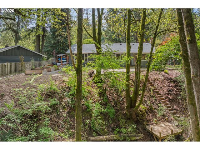 1899 COUNTRY CLUB Rd, Lake Oswego, OR 97034