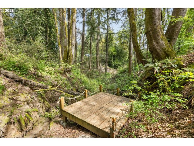 1899 COUNTRY CLUB Rd, Lake Oswego, OR 97034