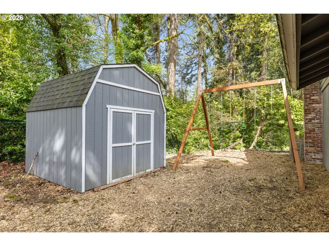 1899 COUNTRY CLUB Rd, Lake Oswego, OR 97034