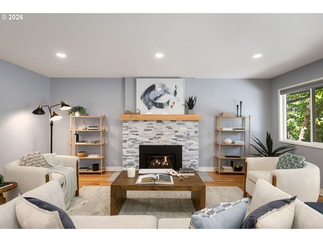 1899 COUNTRY CLUB Rd, Lake Oswego, OR 97034