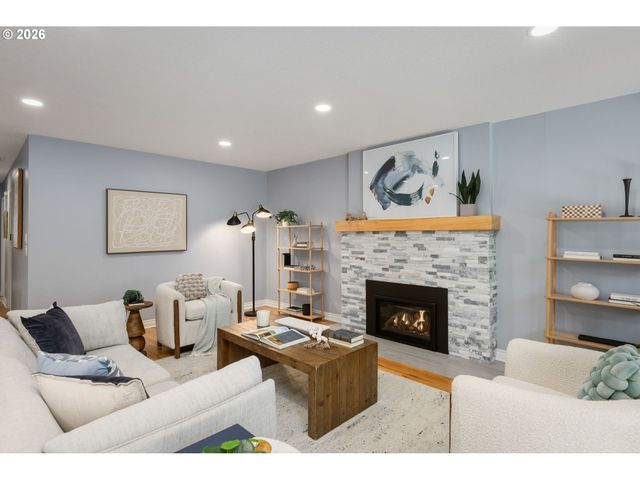 1899 COUNTRY CLUB Rd, Lake Oswego, OR 97034