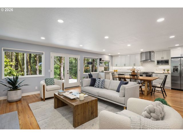 1899 COUNTRY CLUB Rd, Lake Oswego, OR 97034