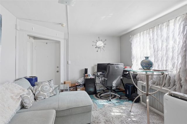 809 Alpine Blvd, Wilkins Twp, PA 15221