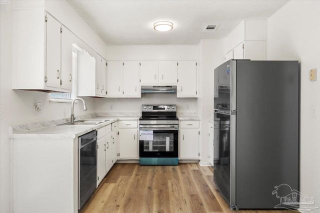 5633 Collinswood Dr, Milton, FL 32583