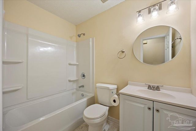 5633 Collinswood Dr, Milton, FL 32583