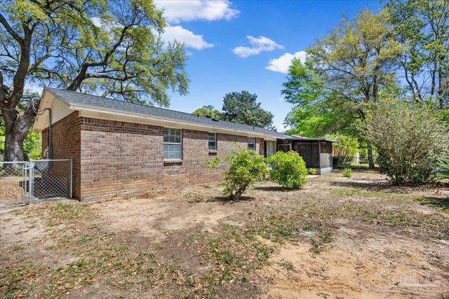 5633 Collinswood Dr, Milton, FL 32583