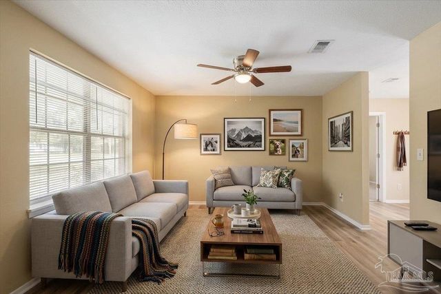 5633 Collinswood Dr, Milton, FL 32583