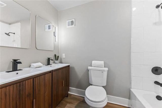 10437 Grand Avenue, Kansas City, MO 64114