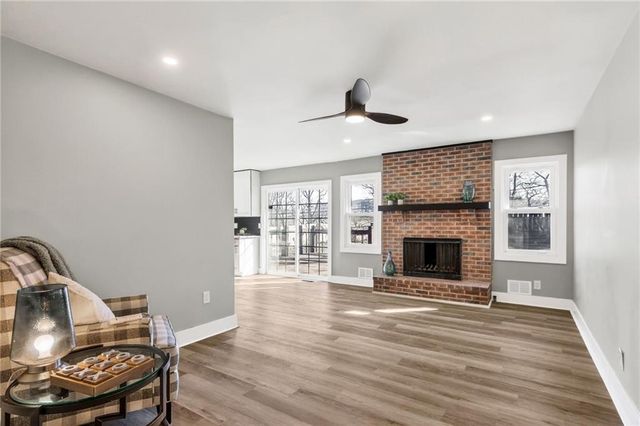 10437 Grand Avenue, Kansas City, MO 64114