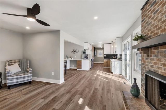 10437 Grand Avenue, Kansas City, MO 64114