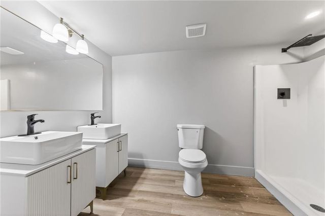 10437 Grand Avenue, Kansas City, MO 64114