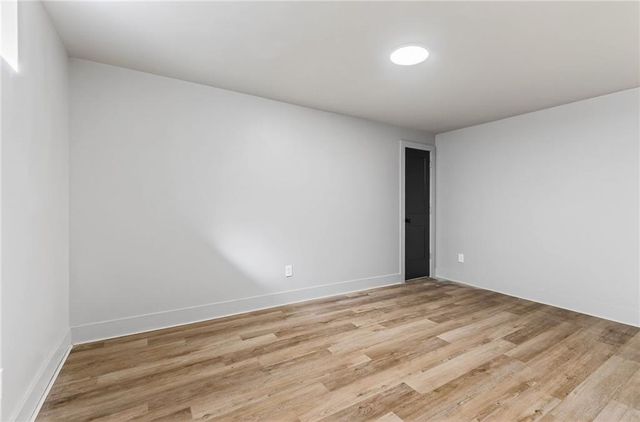 10437 Grand Avenue, Kansas City, MO 64114