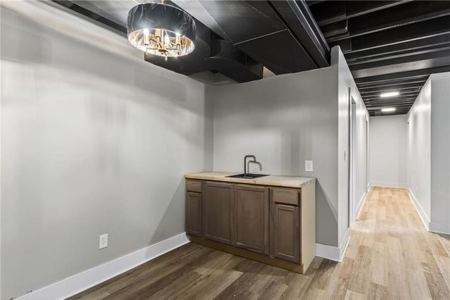 10437 Grand Avenue, Kansas City, MO 64114