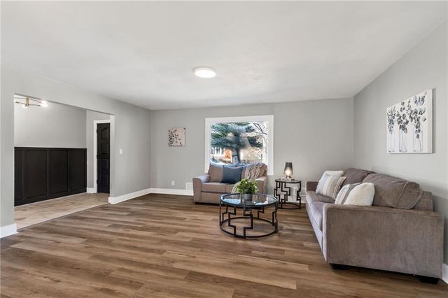 10437 Grand Avenue, Kansas City, MO 64114