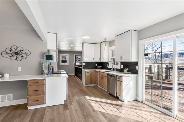 10437 Grand Avenue, Kansas City, MO 64114