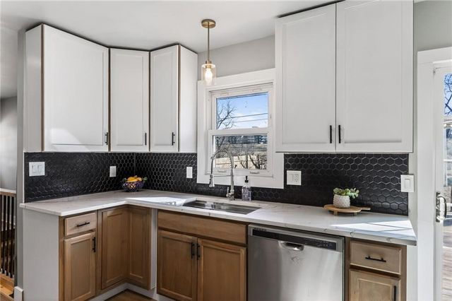 10437 Grand Avenue, Kansas City, MO 64114