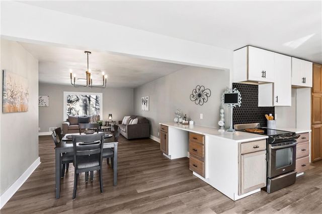 10437 Grand Avenue, Kansas City, MO 64114