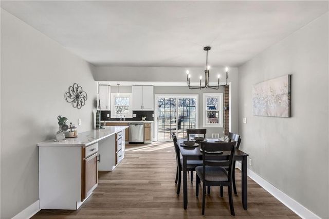 10437 Grand Avenue, Kansas City, MO 64114