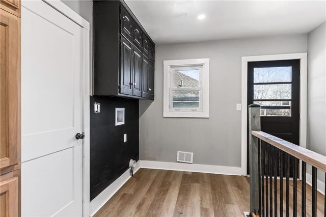 10437 Grand Avenue, Kansas City, MO 64114