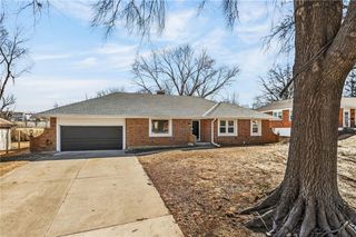 10437 Grand Avenue, Kansas City, MO 64114