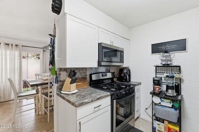 396A N Silverbell Road, Tucson, AZ 85745