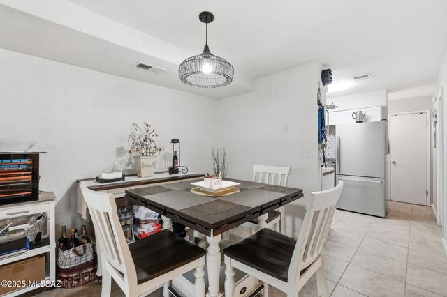 396A N Silverbell Road, Tucson, AZ 85745