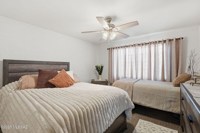 396A N Silverbell Road, Tucson, AZ 85745