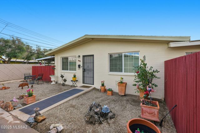 396A N Silverbell Road, Tucson, AZ 85745