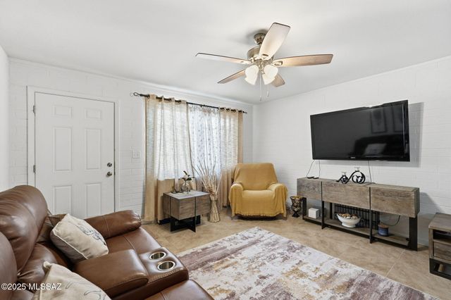 396A N Silverbell Road, Tucson, AZ 85745