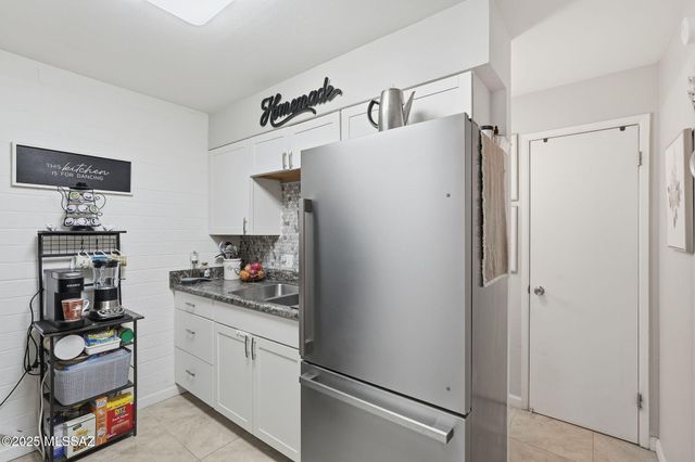 396A N Silverbell Road, Tucson, AZ 85745