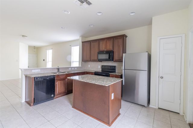 145 Miracle DR, Jarrell, TX 76537