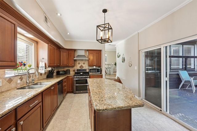 251 Springs Edge Drive, Conroe, TX 77356