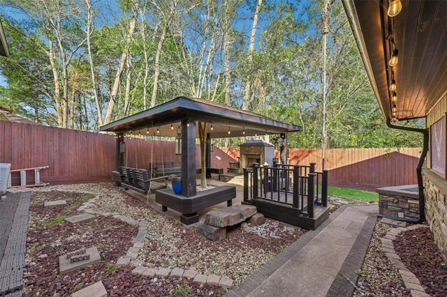 251 Springs Edge Drive, Conroe, TX 77356