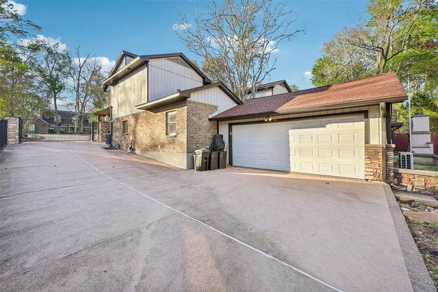 251 Springs Edge Drive, Conroe, TX 77356