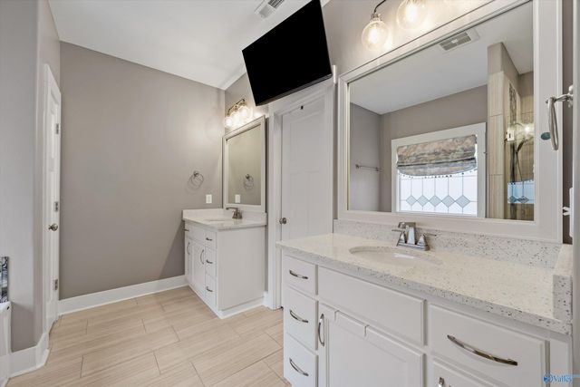 7070 Meadow Way Lane, Owens Cross Roads, AL 35763