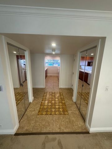 1721 Northfield Square B, Northfield, IL 60093