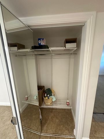 1721 Northfield Square B, Northfield, IL 60093