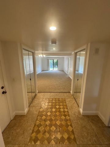 1721 Northfield Square B, Northfield, IL 60093