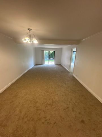 1721 Northfield Square B, Northfield, IL 60093