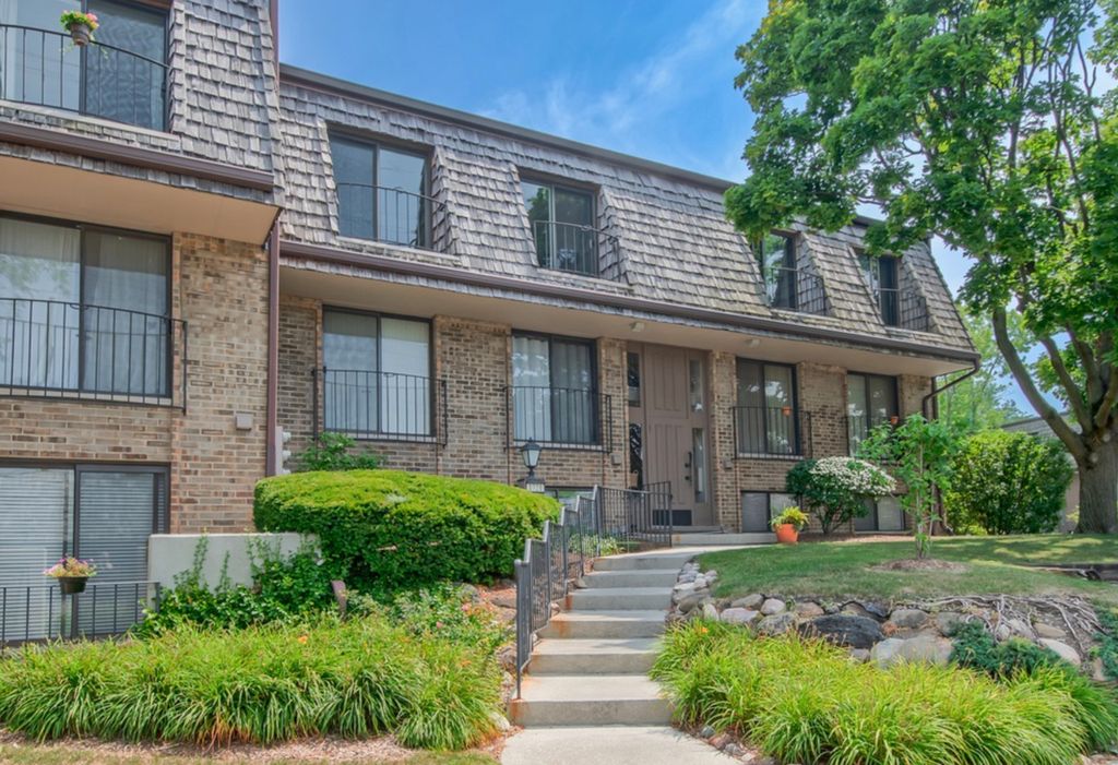 1721 Northfield Square B, Northfield, IL 60093