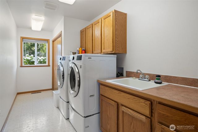 260 E Westlake Drive N, Allyn, WA 98524