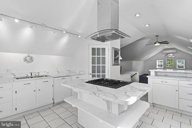 956 FAIRFIELD RD, Gettysburg, PA 17325