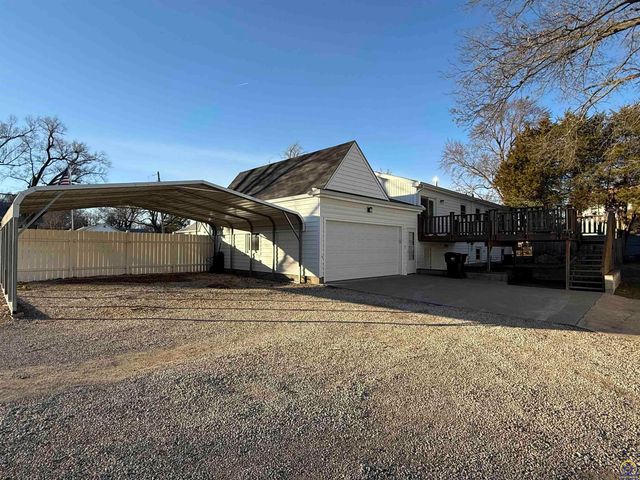 220 SE Arapaho RD, Tecumseh, KS 66542
