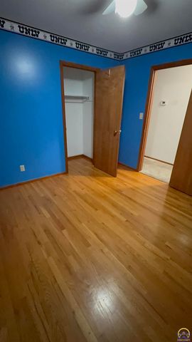 220 SE Arapaho RD, Tecumseh, KS 66542