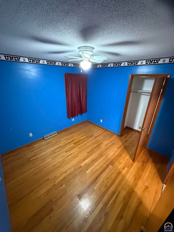 220 SE Arapaho RD, Tecumseh, KS 66542