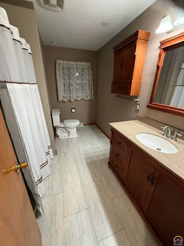 220 SE Arapaho RD, Tecumseh, KS 66542