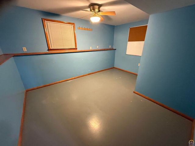 220 SE Arapaho RD, Tecumseh, KS 66542